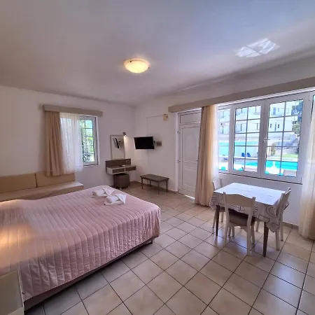Perla Aparthotel Agia Marina (Crete)