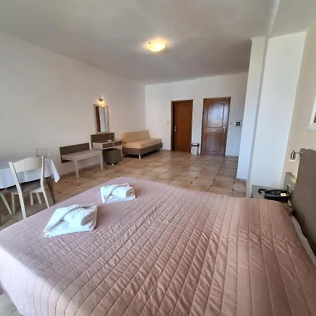 Aparthotel Perla 3*